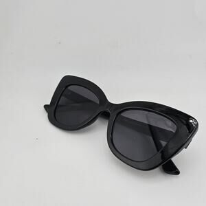 DIFF Eyewear Women's Black Cat Eye Sunglasses BKGRN